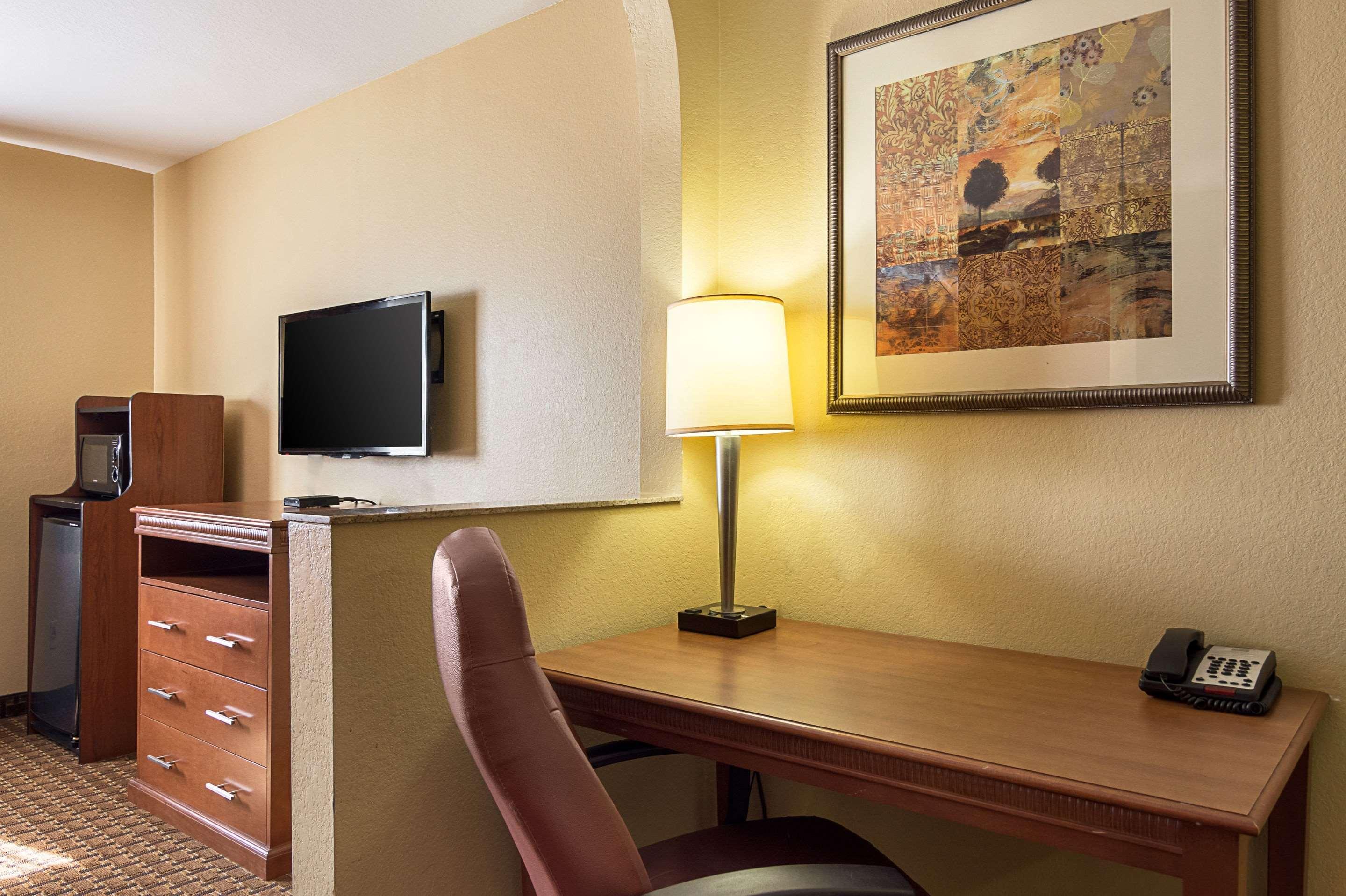 Econo Lodge Inn & Suites Little Rock Sw מראה חיצוני תמונה