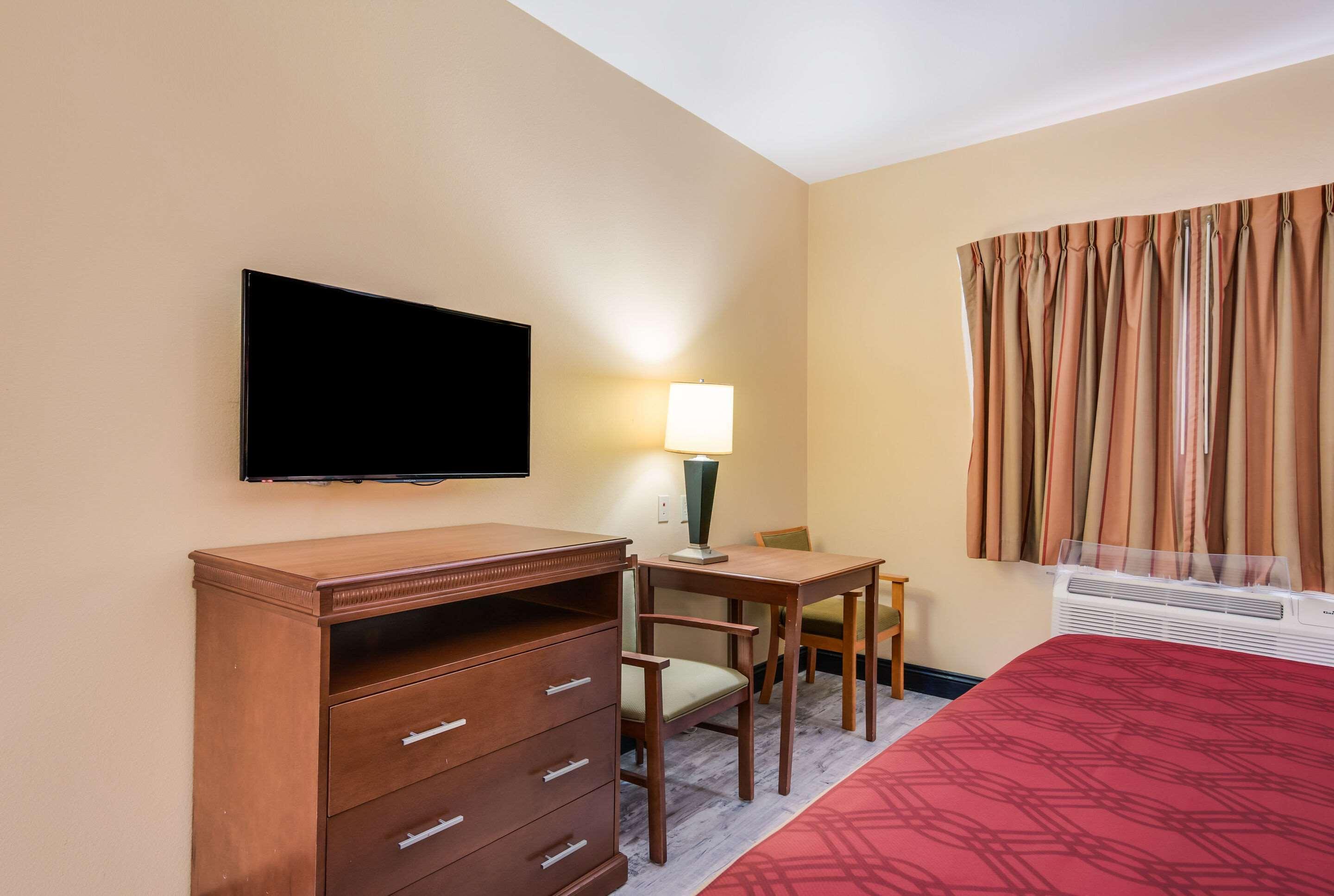 Econo Lodge Inn & Suites Little Rock Sw מראה חיצוני תמונה