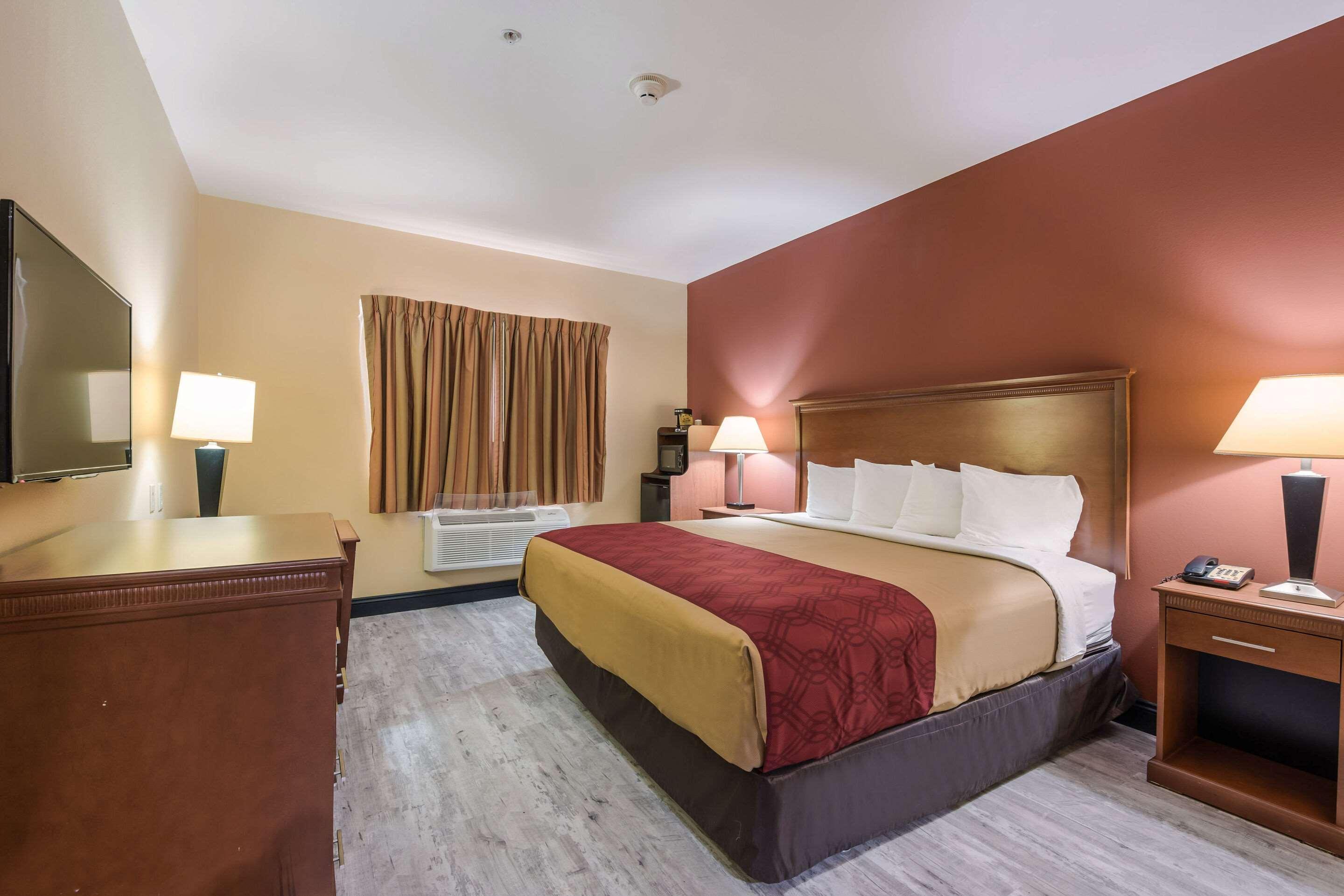 Econo Lodge Inn & Suites Little Rock Sw מראה חיצוני תמונה