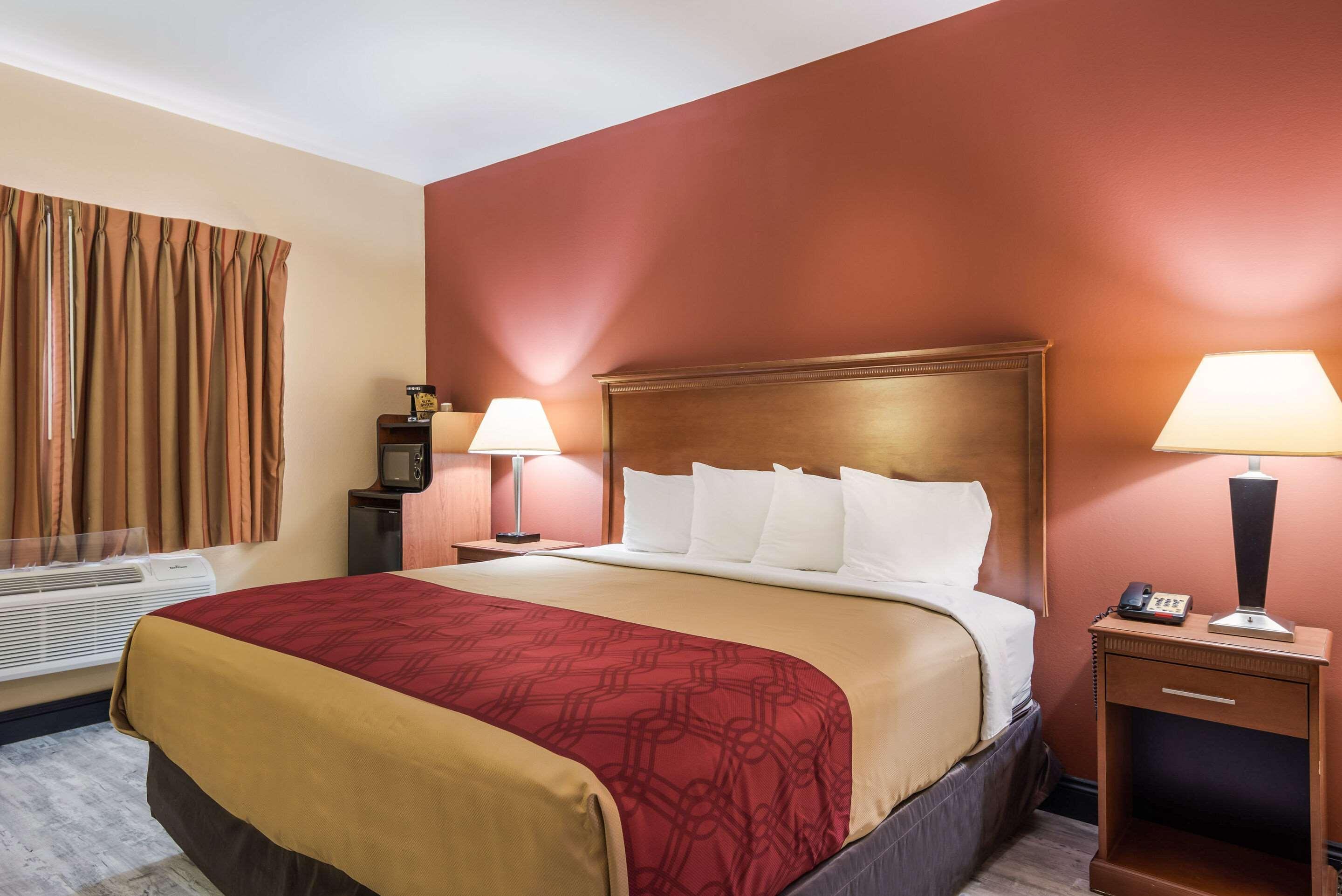 Econo Lodge Inn & Suites Little Rock Sw מראה חיצוני תמונה