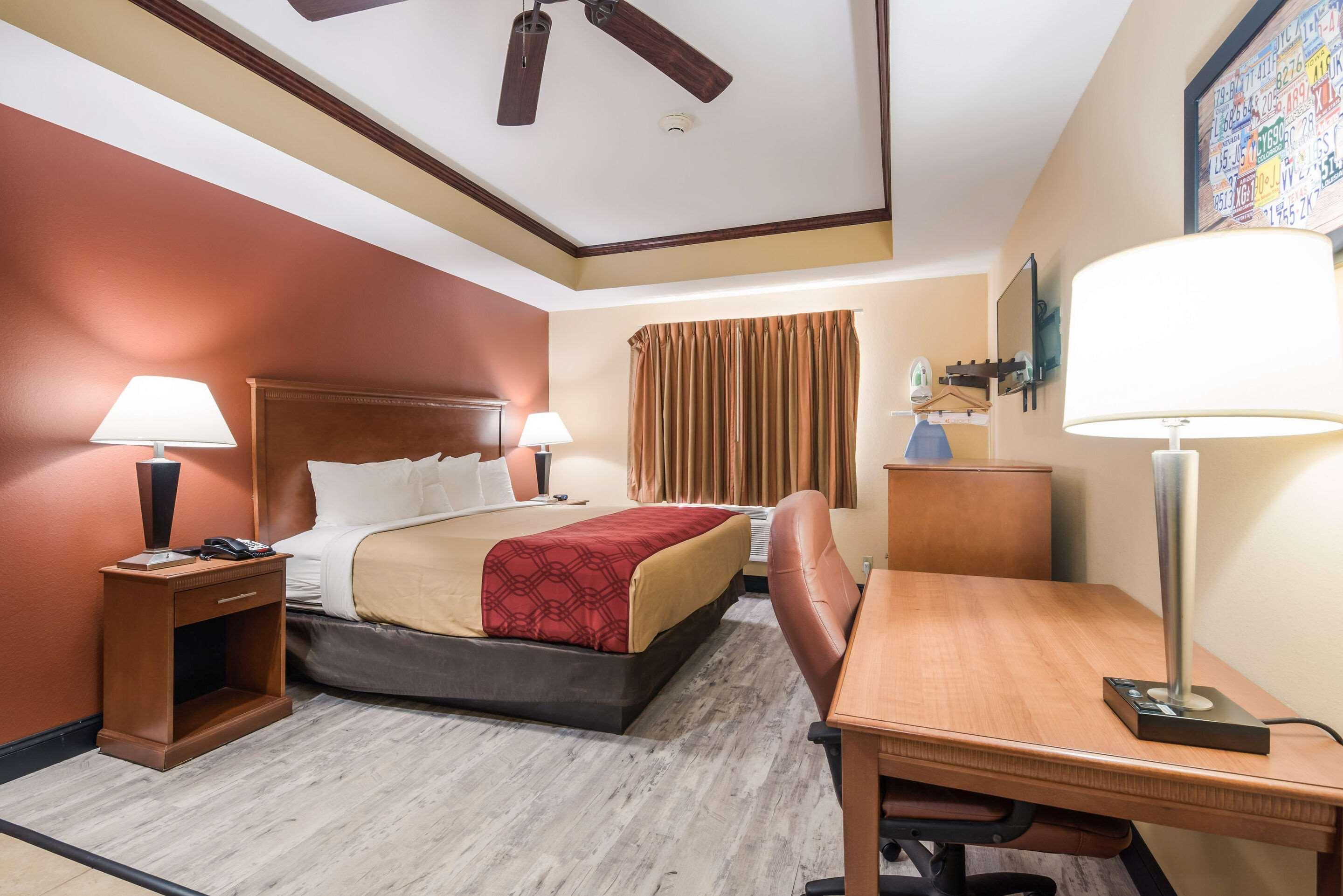 Econo Lodge Inn & Suites Little Rock Sw מראה חיצוני תמונה
