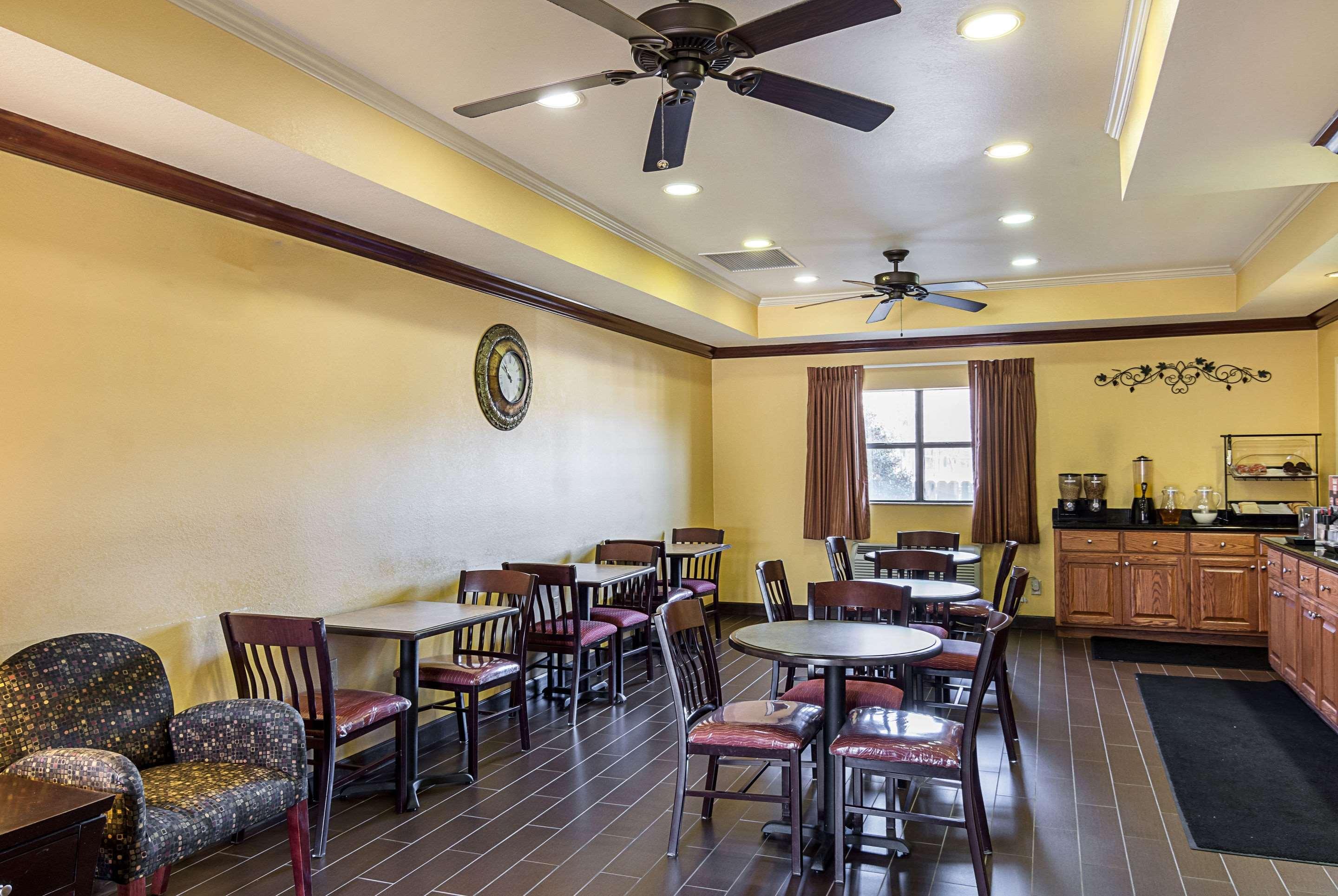 Econo Lodge Inn & Suites Little Rock Sw מראה חיצוני תמונה
