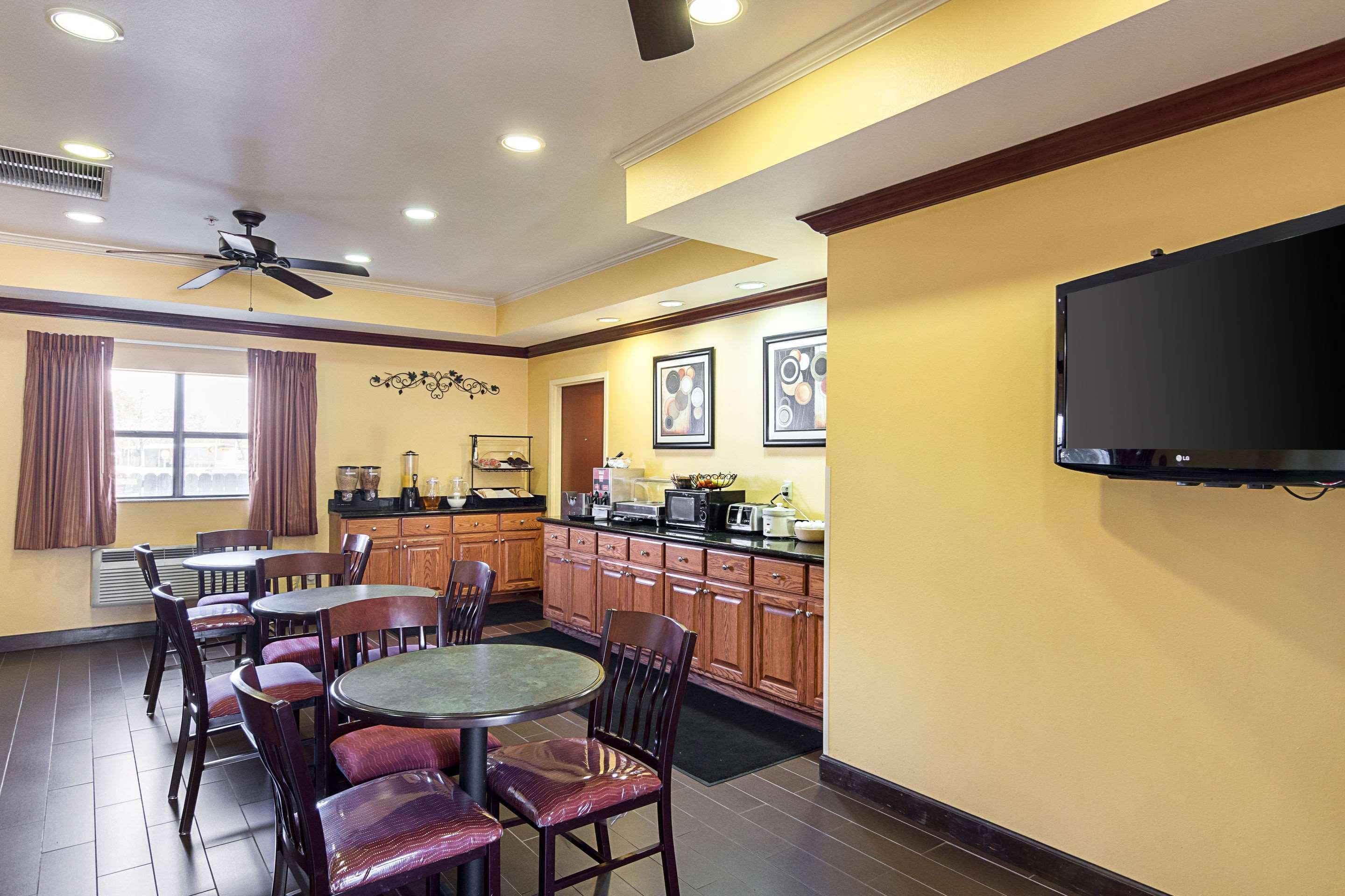 Econo Lodge Inn & Suites Little Rock Sw מראה חיצוני תמונה