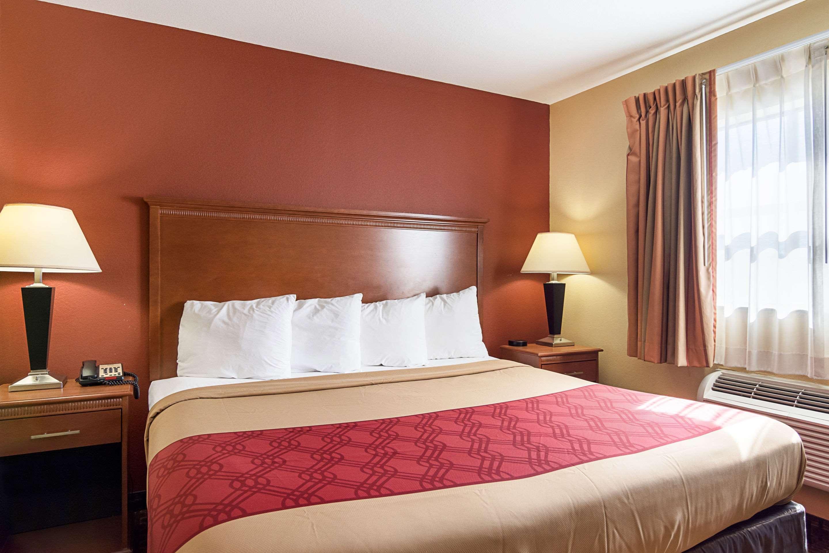 Econo Lodge Inn & Suites Little Rock Sw מראה חיצוני תמונה