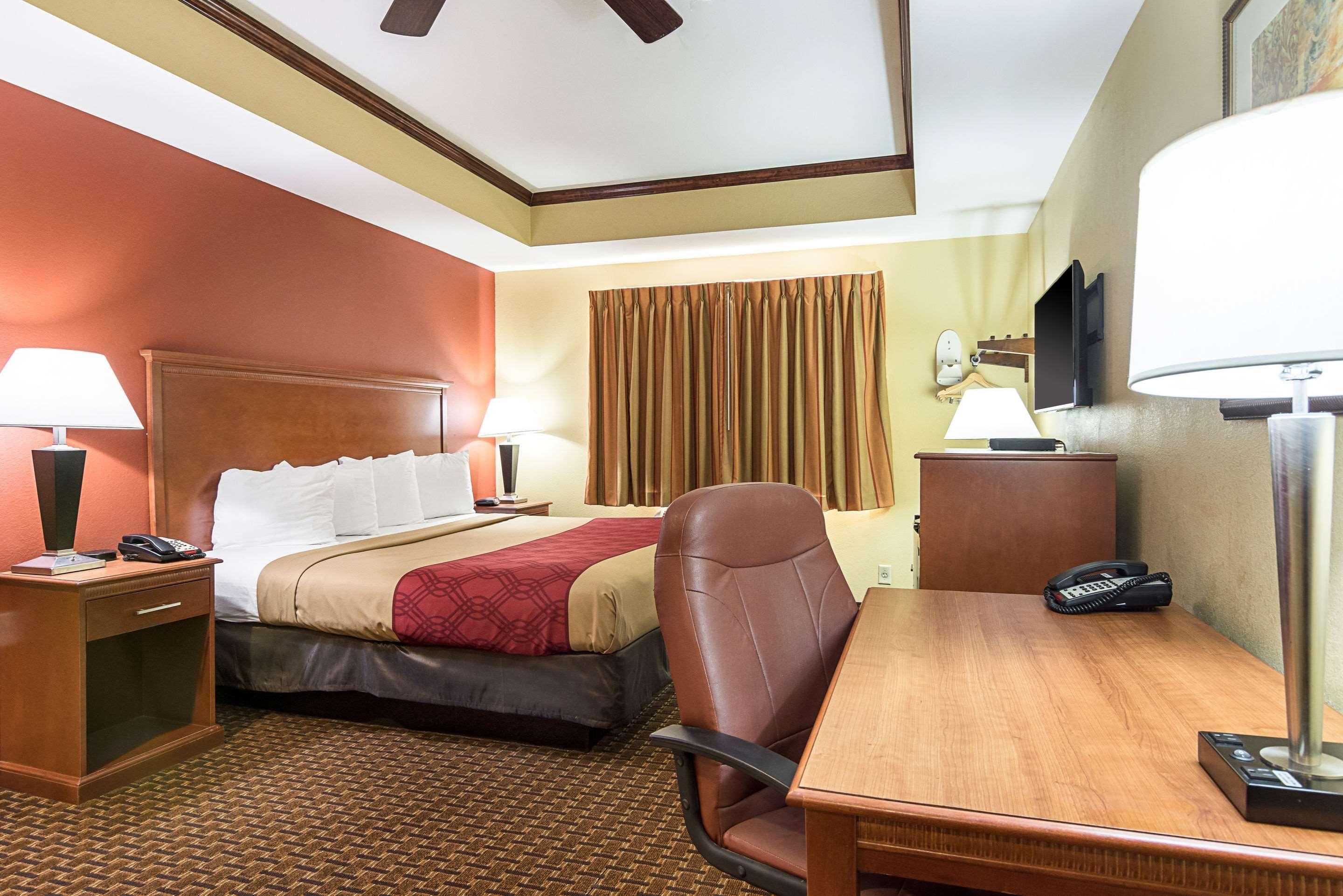 Econo Lodge Inn & Suites Little Rock Sw מראה חיצוני תמונה