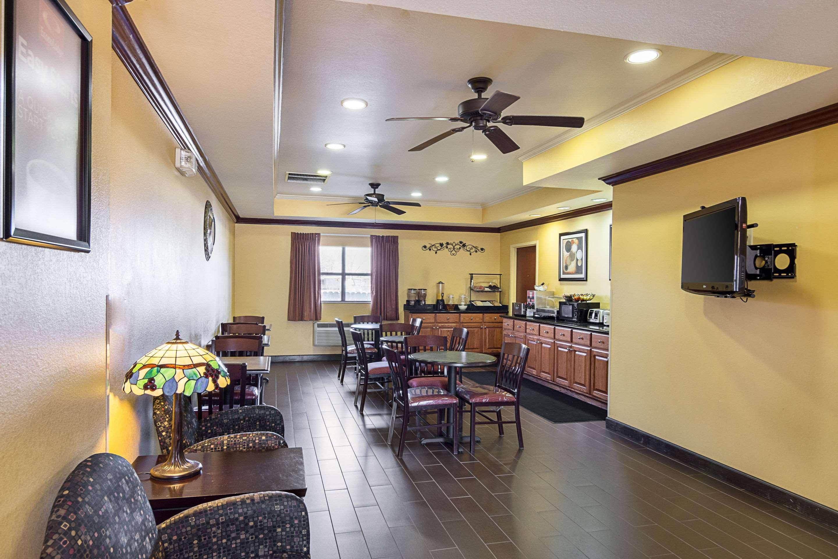 Econo Lodge Inn & Suites Little Rock Sw מראה חיצוני תמונה