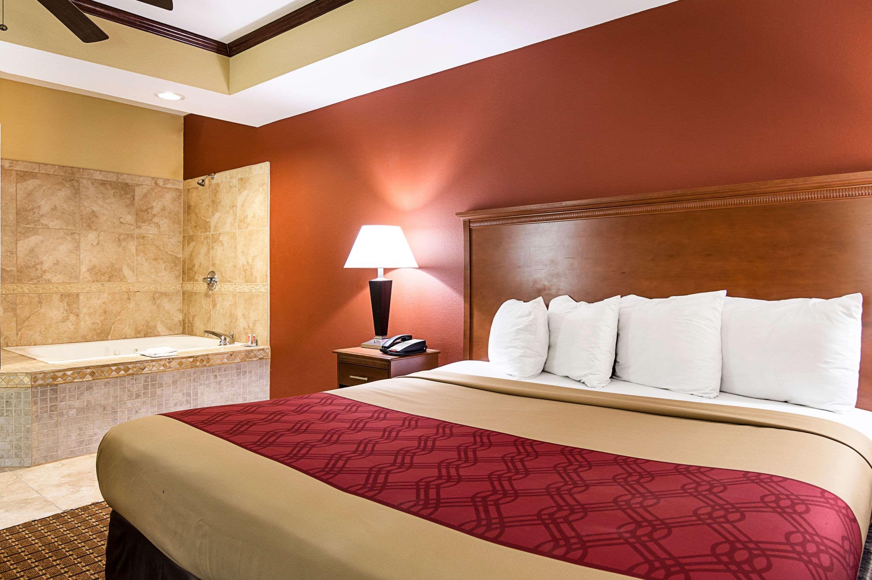 Econo Lodge Inn & Suites Little Rock Sw מראה חיצוני תמונה