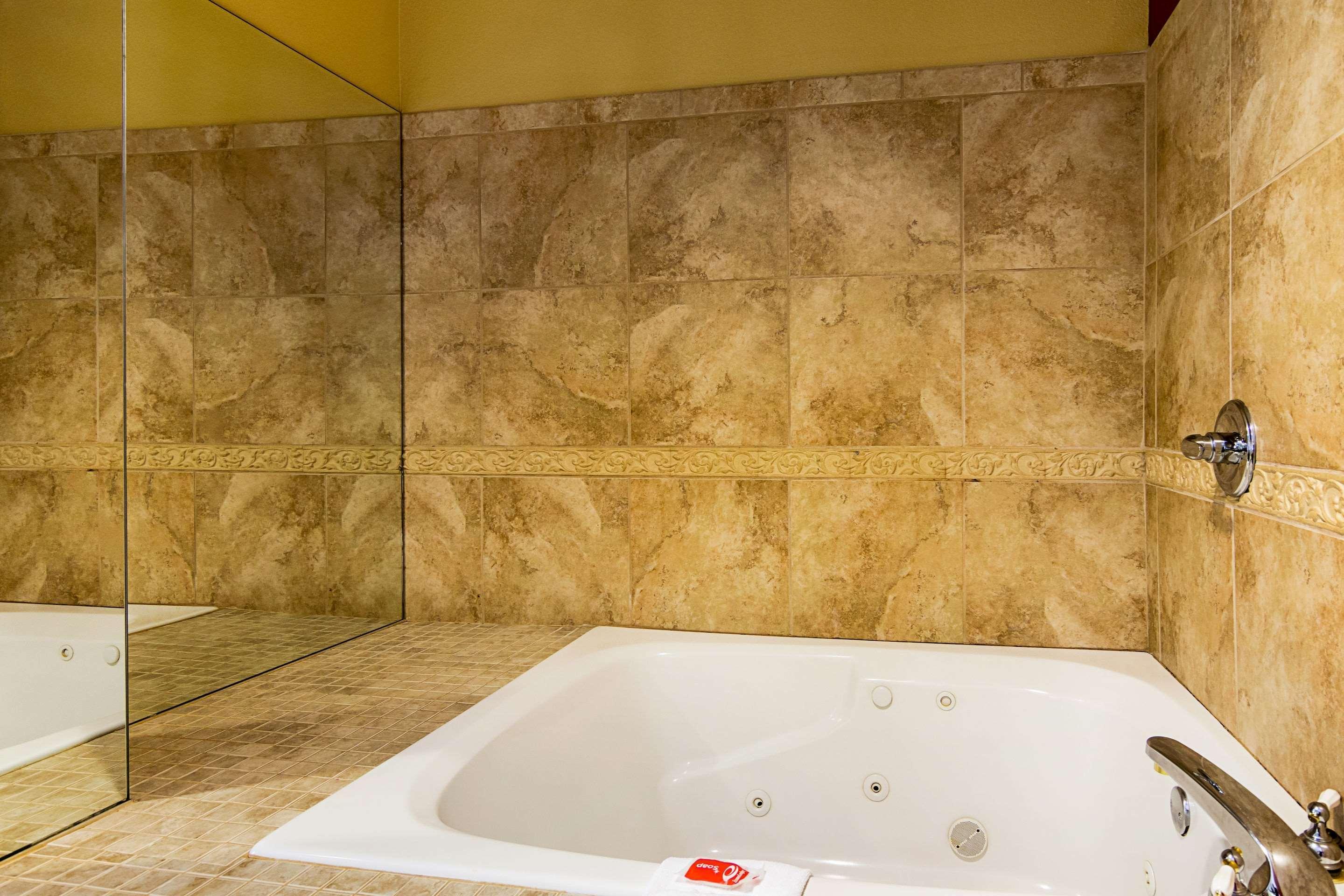 Econo Lodge Inn & Suites Little Rock Sw מראה חיצוני תמונה