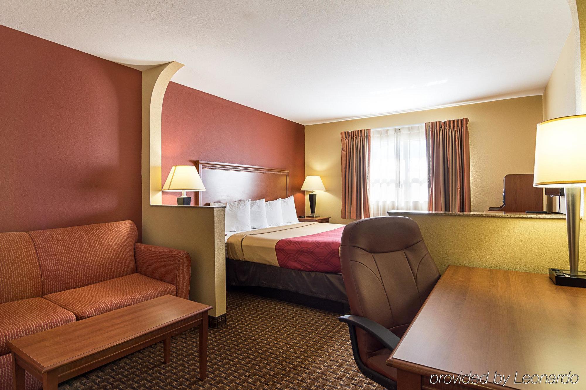 Econo Lodge Inn & Suites Little Rock Sw מראה חיצוני תמונה