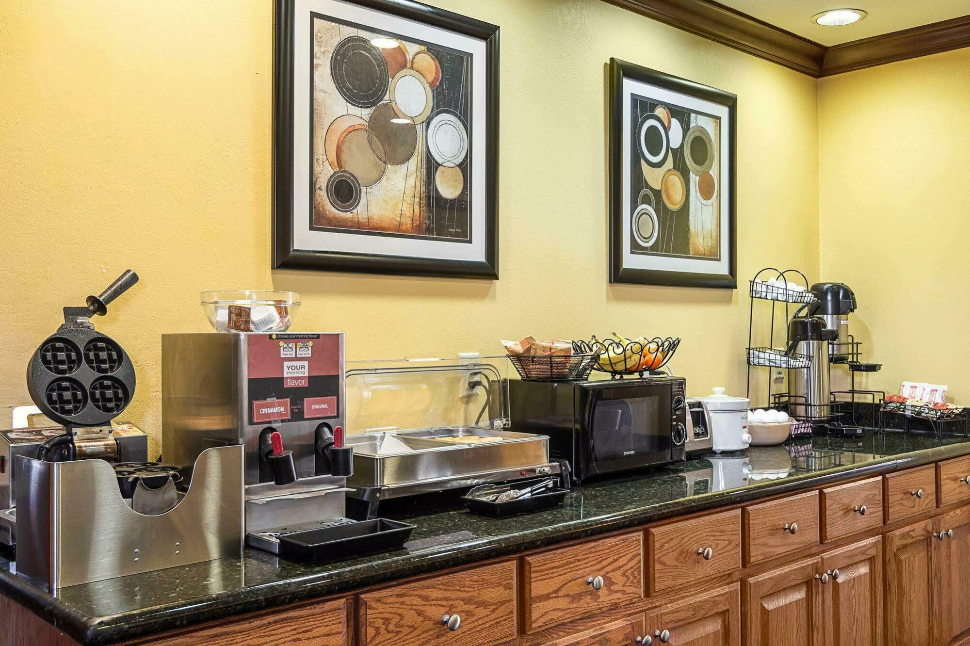 Econo Lodge Inn & Suites Little Rock Sw מראה חיצוני תמונה